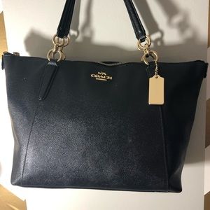 Black shoulder bag
